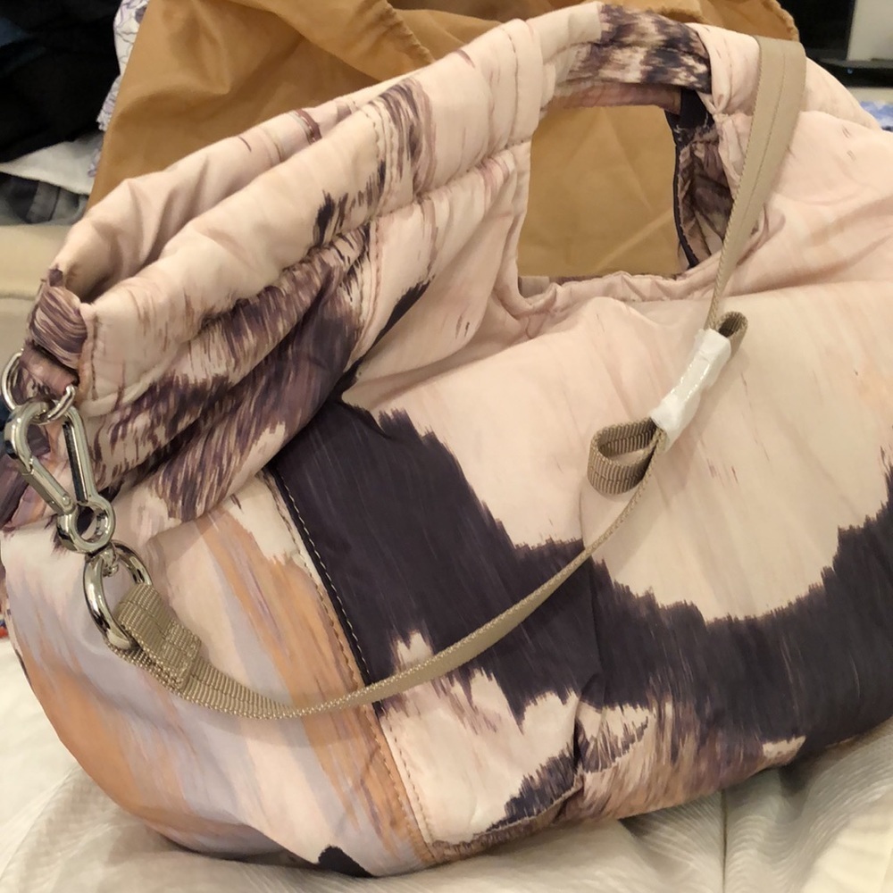 VINCE CAMUTO HARLO SMALL TOTE NWT - Picture 3 of 9